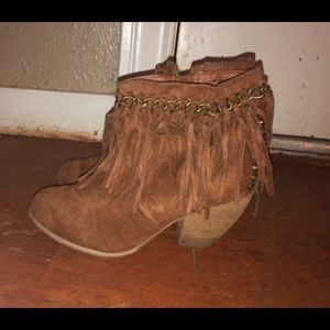 Women’s! Brown Fringe Booties!